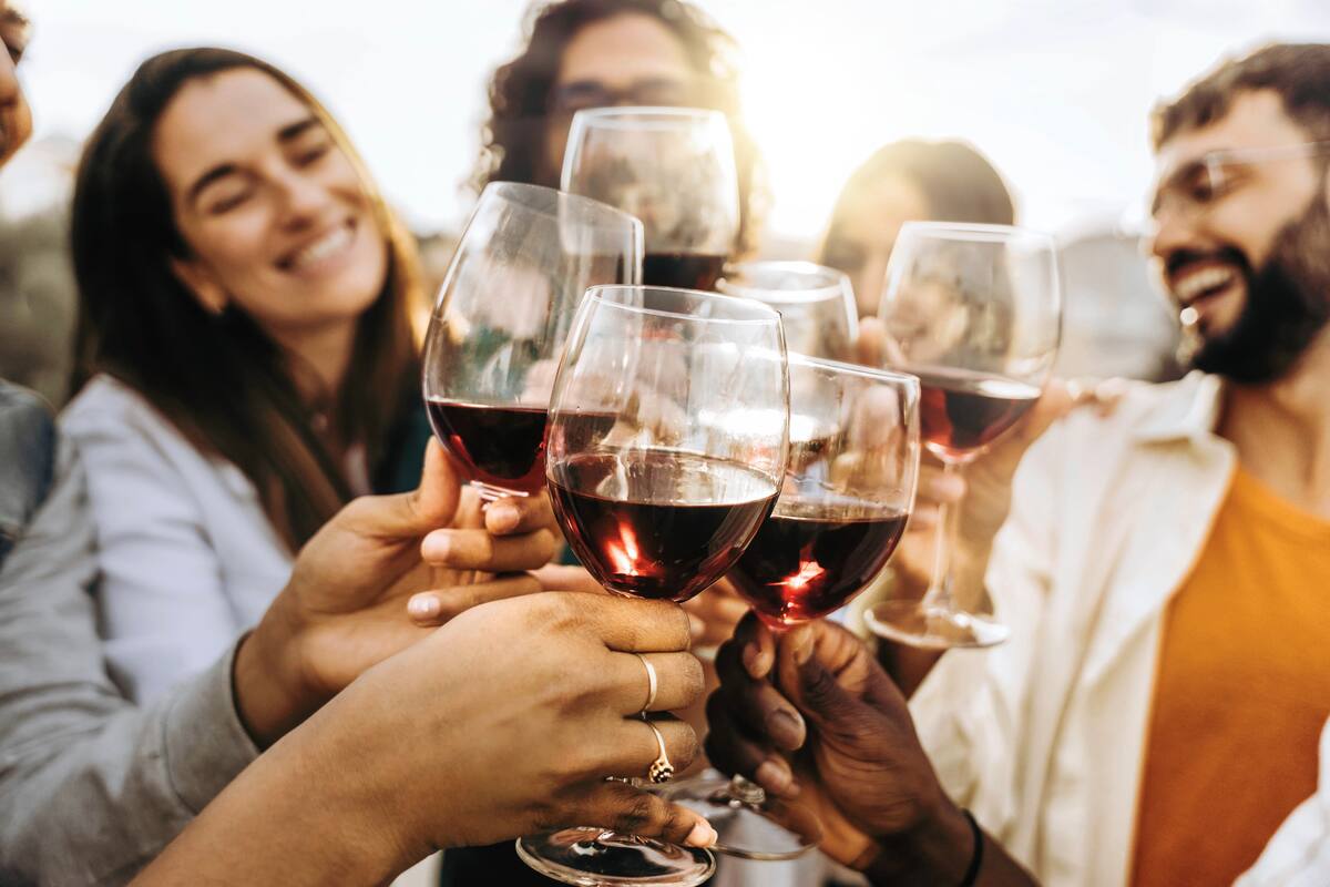 El sábado 20 de julio es tiempo de festejar a nuestros hermanos y hermanas de la vida. Club LA NACION acompaña con opciones de regalos, salidas, restaurantes y bares. *Beber con moderación. Prohibida su venta a menores de 18 años.
