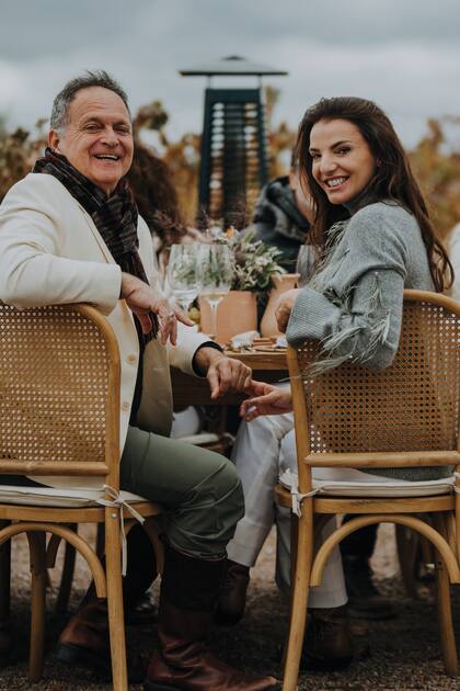 El sábado, Bárbara y su pareja, el empresario Patricio Tobal disfrutaron de un almuerzo al aire libre y al pie de la cordillera de los Andes en Casa David Wine and Horses, el emprendimiento de Rubén David y Andrea Richardi ubicado en Luján de Cuyo, Mendoza. Y disfrutaron de la voz de la soprano Sara Fleming, que cantó el “Ave María”.
