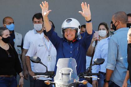 El sábado pasado, cuando anunció que había dado negativo de coronavirus, Jair Bolsonaro salió a dar un paseo en moto