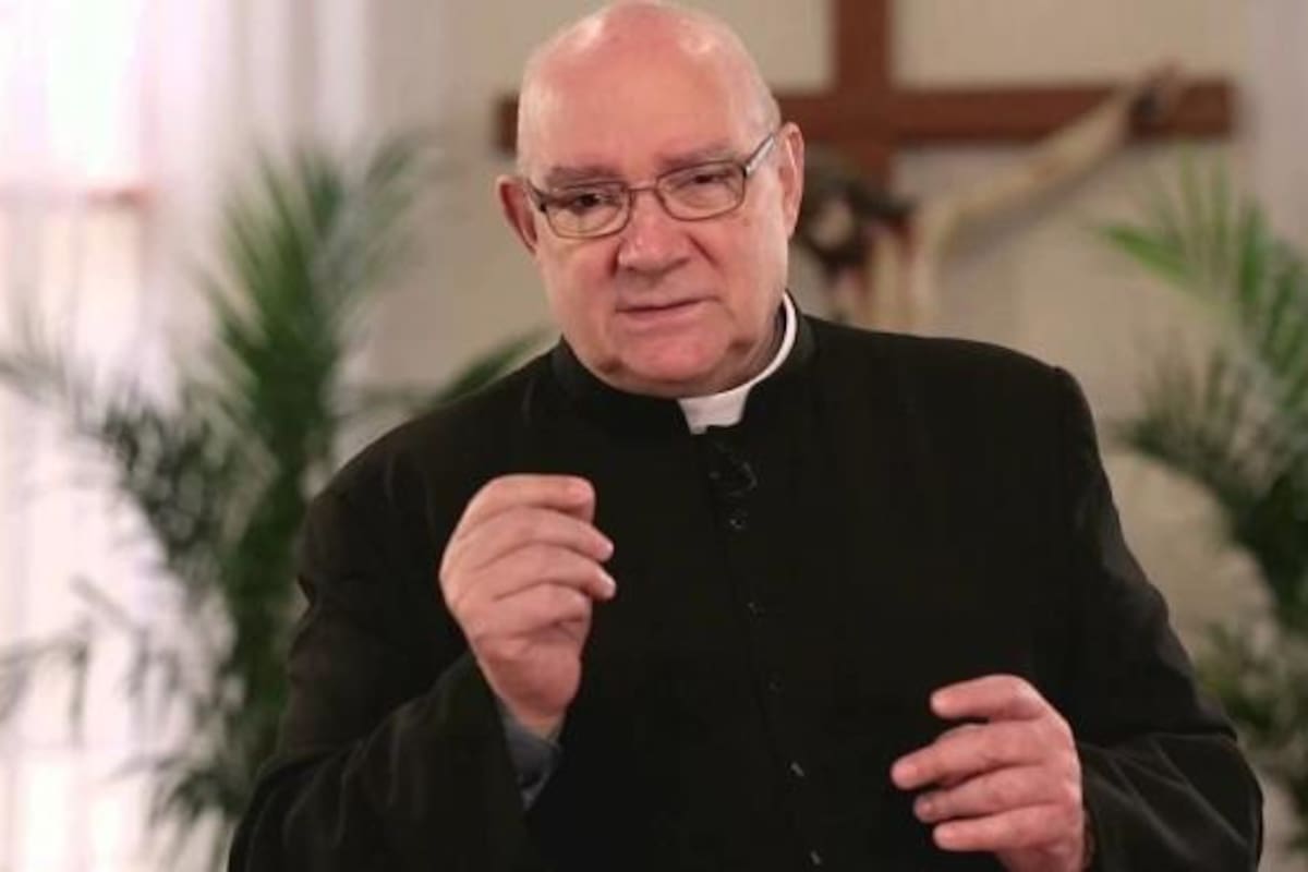 El sacerdote Carlos Buela
