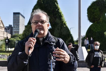 El sacerdote Pablo Molero, coordinador del Foro de Discapacidad, fue uno de los voceros de la marcha que se realizó en el Obelisco