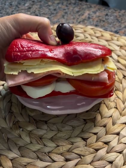 El sádwich de morrón sirve para reemplazar la harina y tener un almuerzo saludable