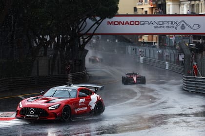 El Safety Car lidera en el circuito de Montecarlo: el Gran Premio de Mónaco empleó en tres oportunidades el Auto de Seguridad en la década de los años 80, antes de que se oficializara en la Fórmula 1 en 1993