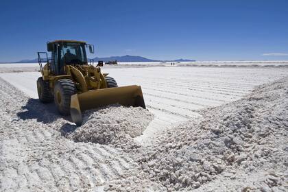 El Salar de Uyuni en Bolivia, que tiene una de las mayores reservas de litio del mundo, estimada en 100,000 toneladas métricas