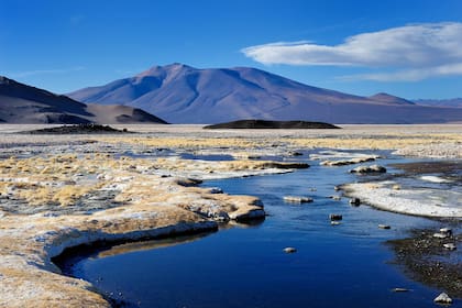 El salar Llullaillaco está al este del volcán del mismo nombre, en la cordillera de los Andes.