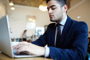 El salario de febrero para los empleados bancarios