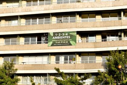 El salario se redujo un 30% interanual para los departamentos nuevos y un 30,6% para los usados