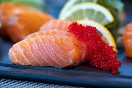 El salmón es rico en vitamina B