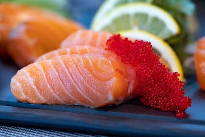 El salmón y otros tipos de pescado son fuentes de vitamina A
