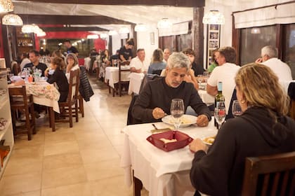 El salón de Amorinda, donde cada día los dos turnos se llenan por completo
