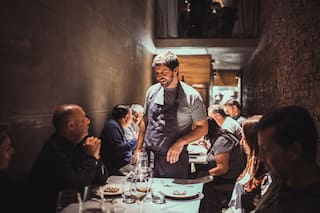 Es santiagueño, trabajó en Singapur y Londres, tiene el mejor restaurante de Córdoba (y el más angosto del país)