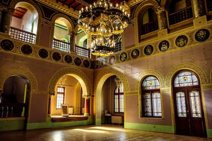 El salón de honor dentro del Castillo de Cantacuzino.