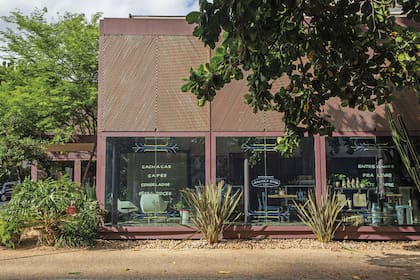 El salón de Jardins tiene amplios ventanales