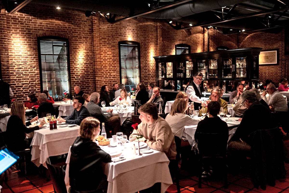 El salón de Rosa Negra conjuga elegancia y calidez