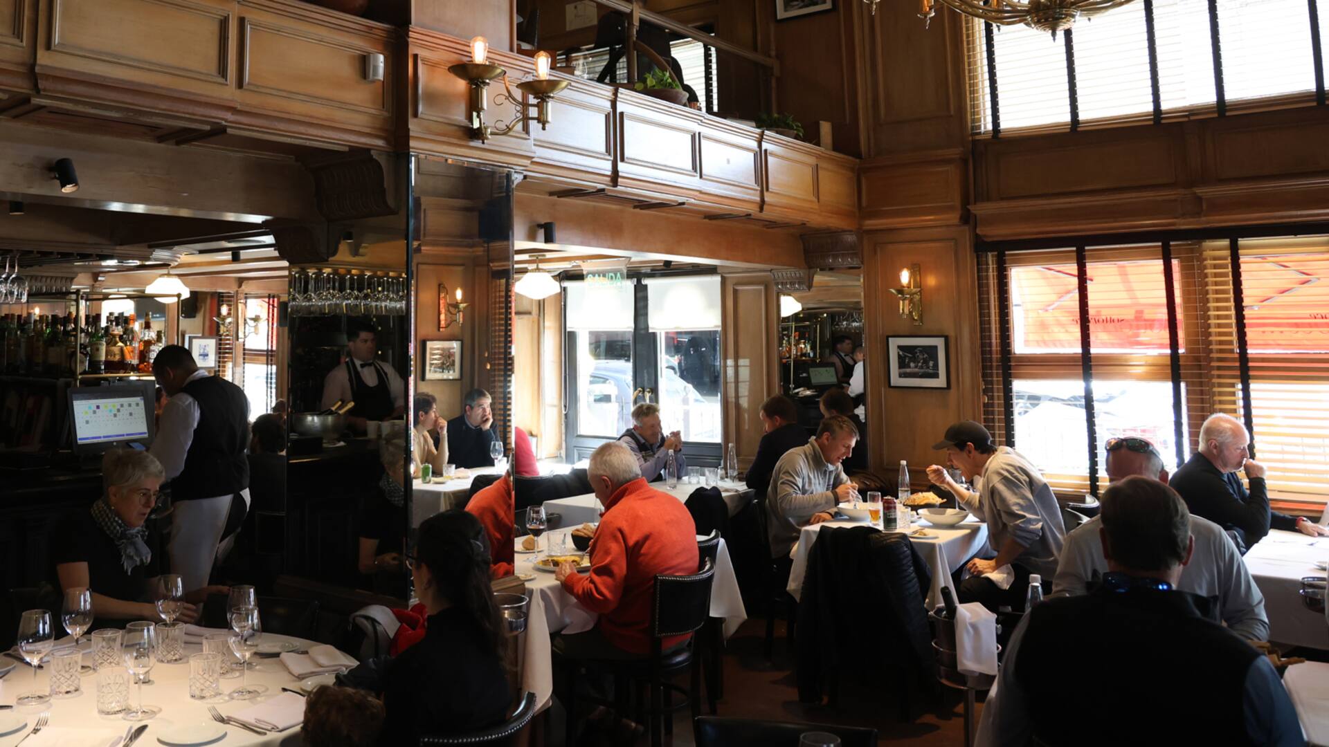 El salón del restaurante, en Libertador y Ayacucho