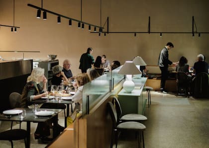 El salón en el Barrio Chino, reino de la pesca argentina
