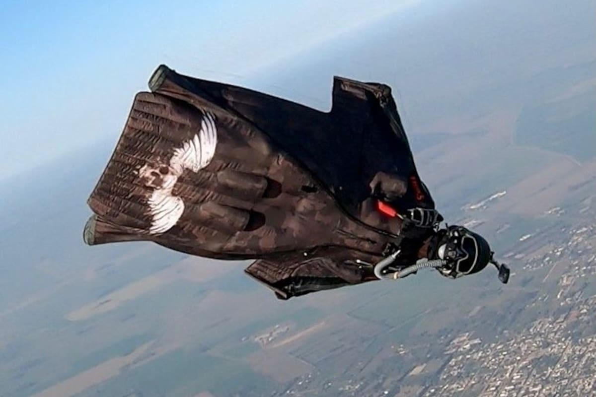 Alejandro Montagna wingsuit