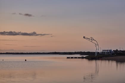 El Salto, de Hernán Marina, una de las 22 obras del circuito de arte a cielo abierto de Puertos.