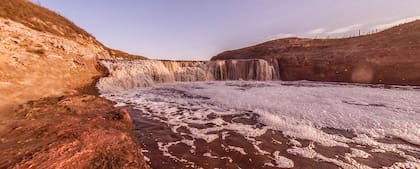 El salto de la Cascada Cifuentes es de 8 metros de alto