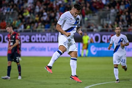 El salto de Lautaro Martínez en el festejo de su gol ante Cagliari