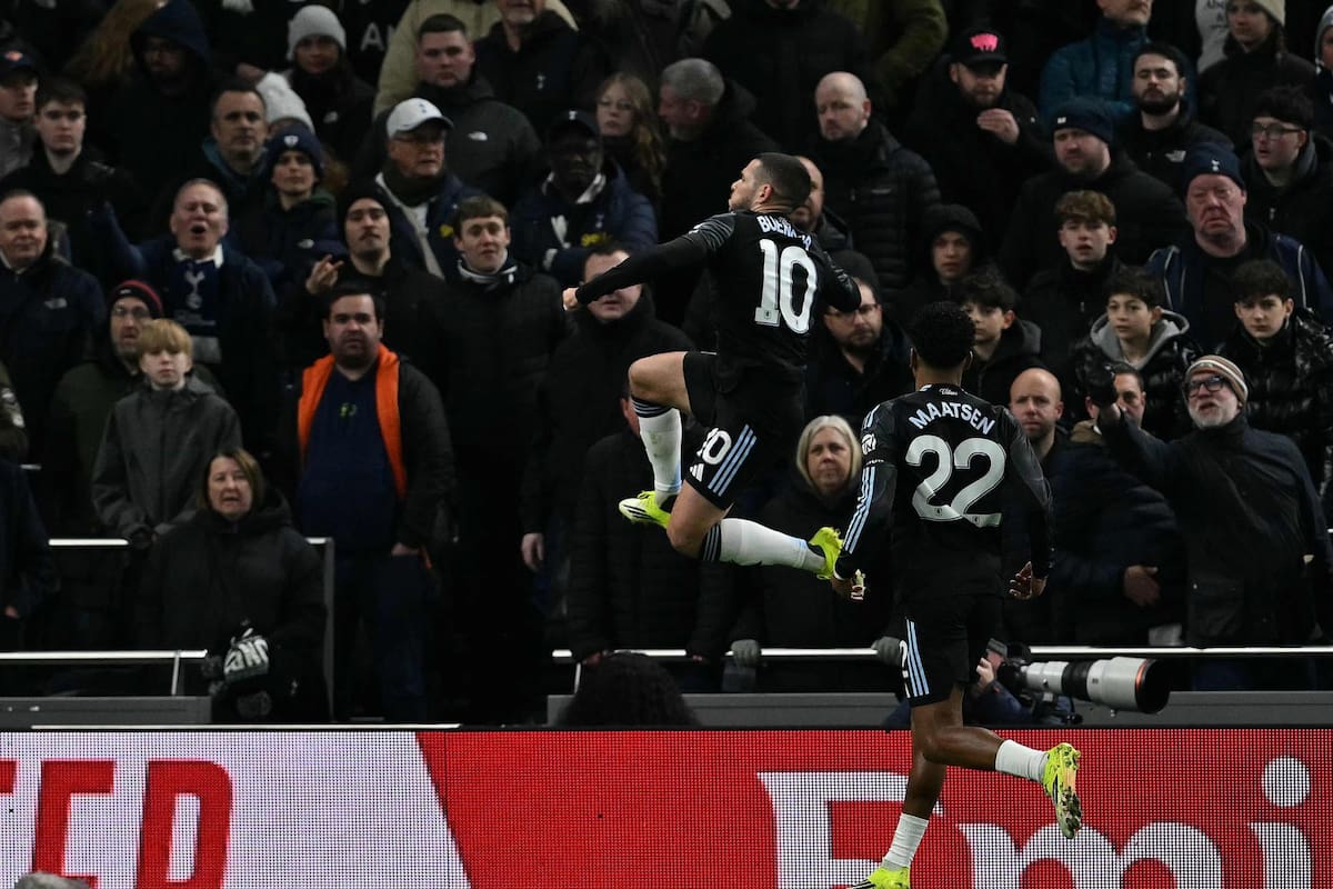 El salto en el festejo de Buendía tras convertir el 1-0 para Aston Villa