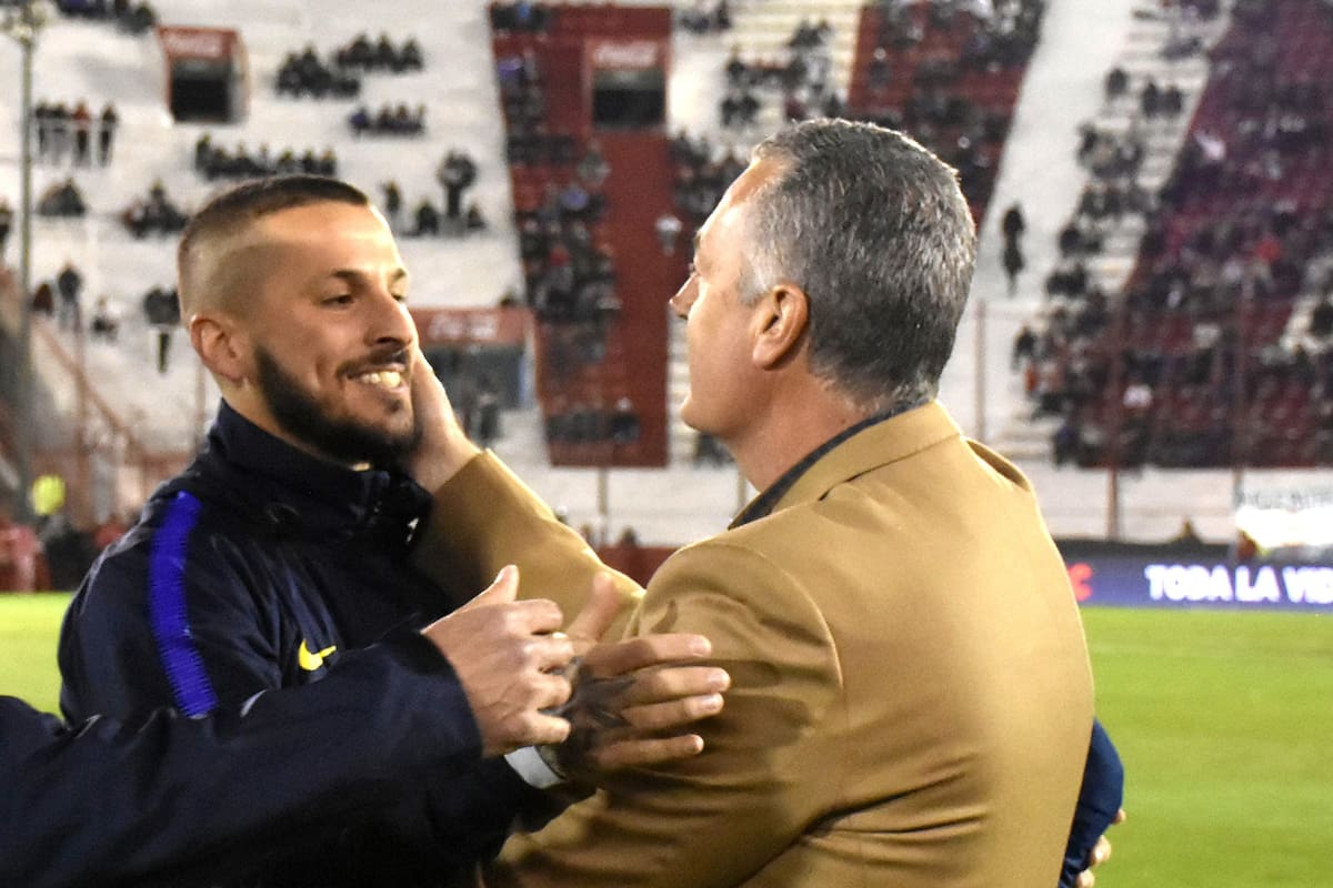 El saludo de Benedetto y Alfaro: se conocen del ciclo en Arsenal