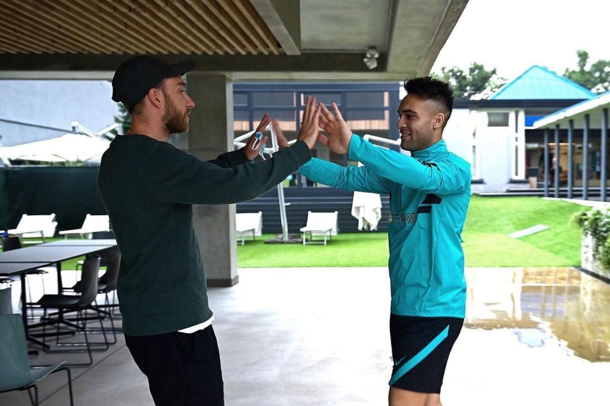 El saludo de Eriksen con Lautaro Martínez