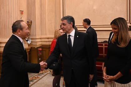 El saludo de Jorge Macri con Wang Wei, embajador de la República Popular de China.