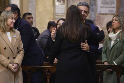 El saludo de Jorge Macri y Victoria Villarruel, antes del comienzo de la misa