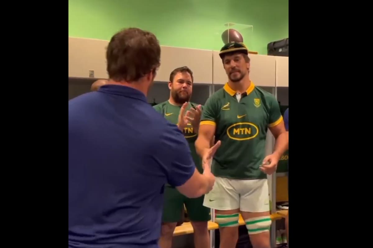 El saludo de Montoya con EbenEtzebeth, el jugador que más veces enfrentó a Los Pumas