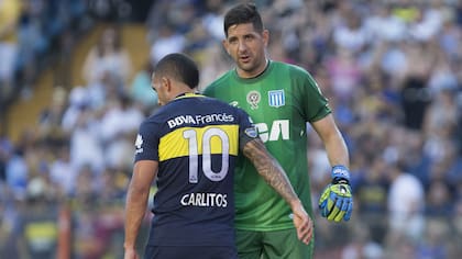 El saludo de Orion y Tevez