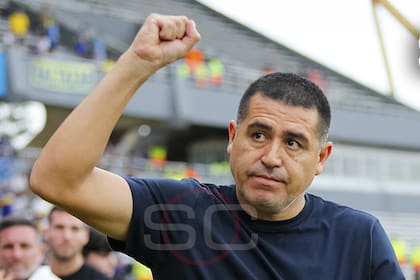 El saludo de Riquelme a la gente de Boca en el estadio de Córdoba