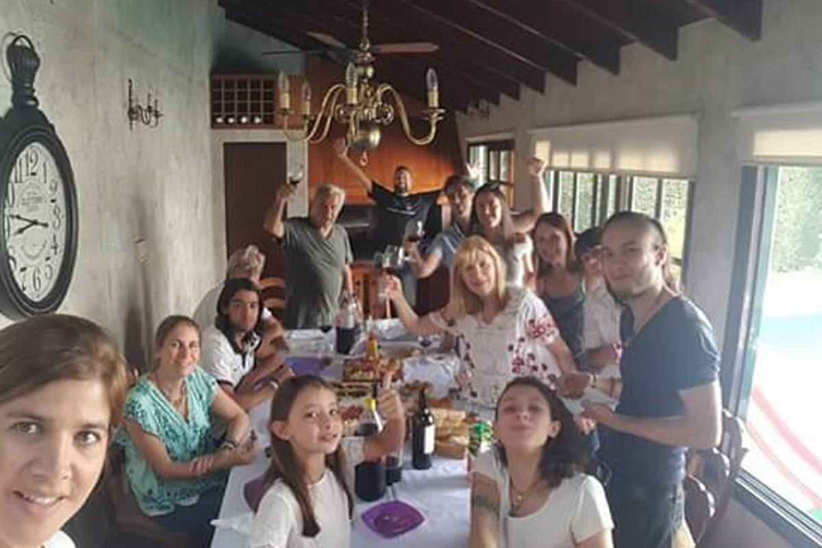 El saludo de Vero Suárez para su familia a través de una foto familiar
