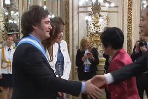 El saludo de Villarruel a los representantes japoneses.
