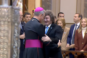 El saludo del presidente Milei y el arzobispo García Cuerva en el tedeum en la Catedral porteña