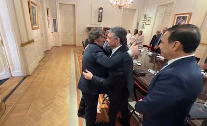 Javier Milei saludó a Jorge Macri en la reunión