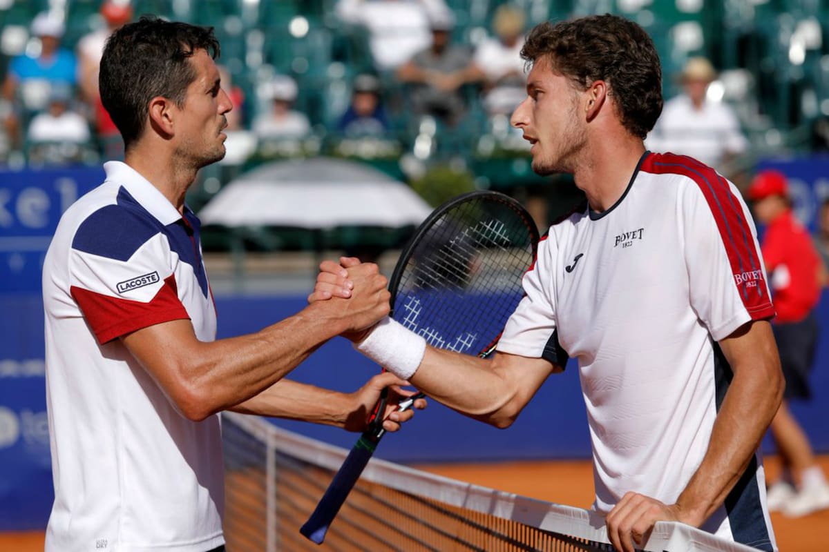 El saludo final entre los españoles, García López con raqueta, Carreño Busta, sin.