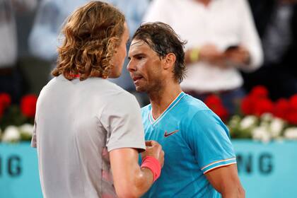 El saludo final entre Tsitsipas y Nadal