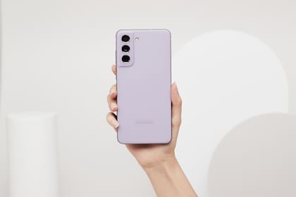 El Samsung Galaxy S21 Fan Edition es una alternativa más colorida y económica que el S21 tradicional