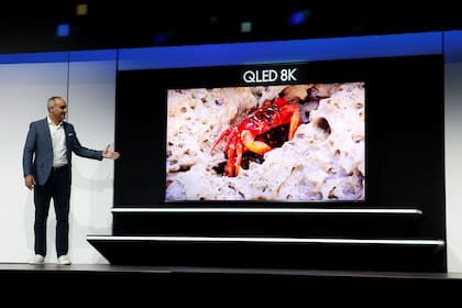 El Samsung Q900 de 98 pulgadas, uno de los modelos 8K que buscan competir en el segmento de los televisores de ultra alta definición