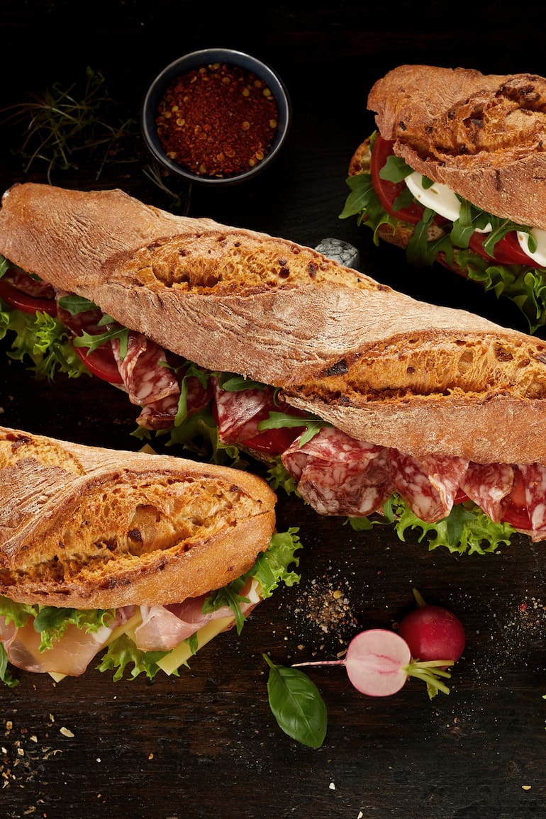 El sándwich es una preparación práctica y completa para una comida al paso.