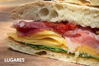 El sándwich que va camino a convertirse en un clásico: jamón crudo, queso, rúcula y tomate seco