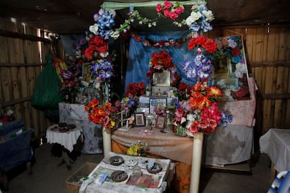 El "santuario" montado en la casa de la abuela de Loan