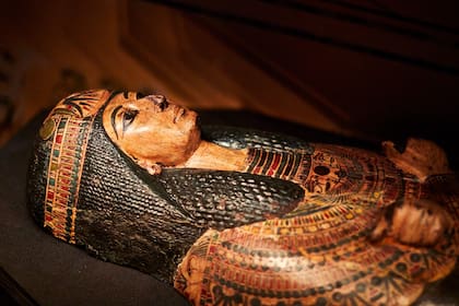 El sarcófago del sacerdote Nesiamón en el museo de Leeds