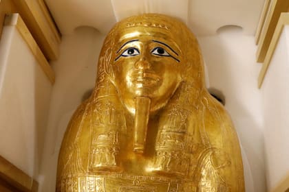 El sarcófago dorado de Nedjemankh
