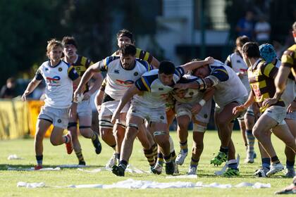El scrum de Hindú fue eficaz y hizo al dominio del local en el último tramo en Don Torcuato; en cinco fechas, el Elefante está mucho mejor que en 2025.