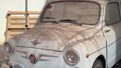 El Seat 600 estuvo abandonado por 30 años en un galpón en las afueras de Madrid
