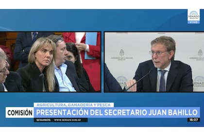 El secretario contestó varias preguntas, entre ellas,sobre los incendios en las islas del Delta