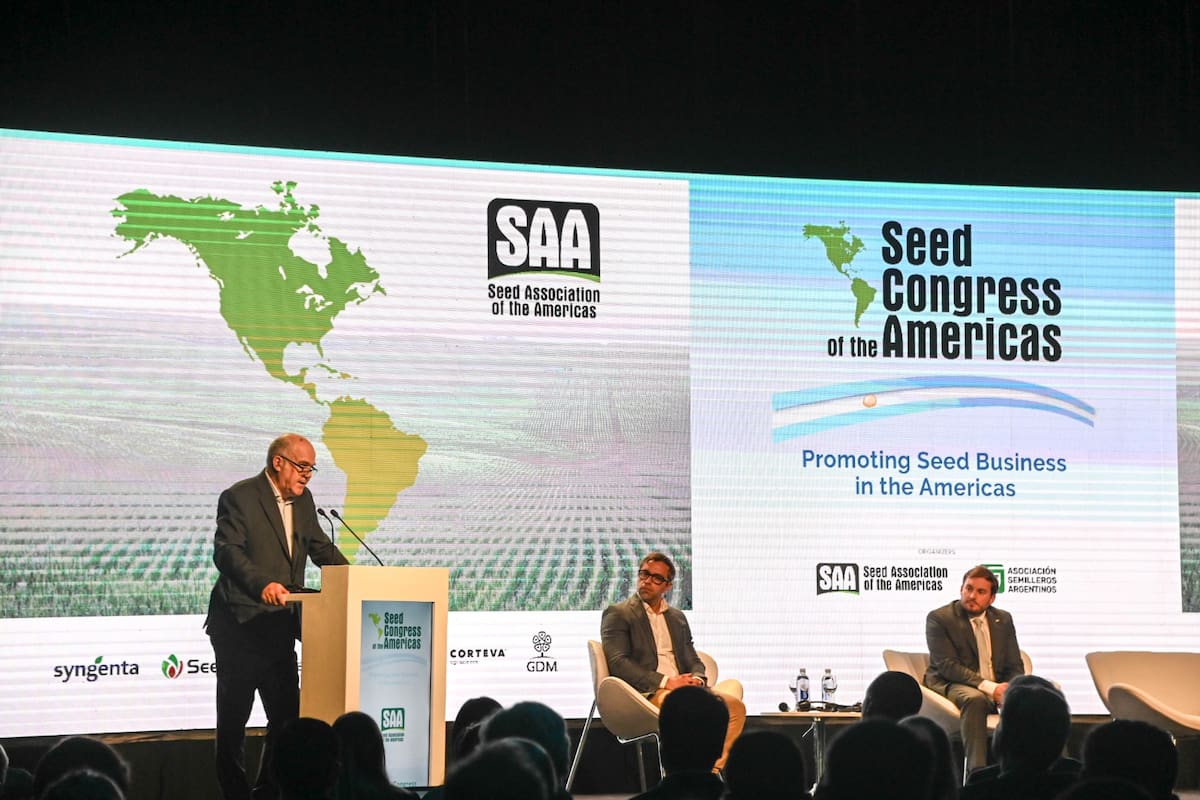 El Secretario de Agricultura, Ganadería y Pesca, Sergio Iraeta; el director del Banco Central de la República Argentina (BCRA), Federico Furiase, y, el director del BICE, Felipe Núñez