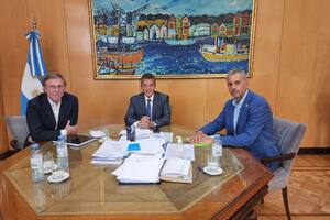 El secretario de Agricultura, Juan José Bahillo; el ministro de Economía, Sergio Massa y el ministro de Producción y Agroindustria Carlos Banacloy